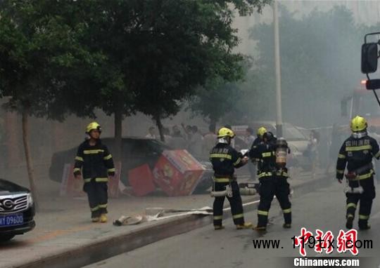 四川巴中平昌縣城漢王廟街一家俱店發(fā)生火災2人死亡 疏散百余人 