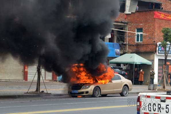 浙江價(jià)值460萬豪車起火 車主沒買自燃險(xiǎn)無法獲賠償