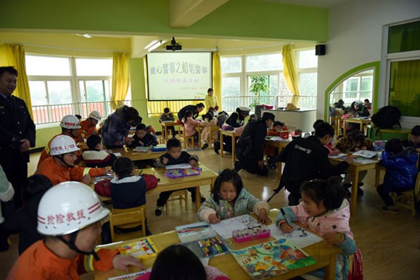 幼兒園中小學(xué)校開(kāi)展消防宣傳