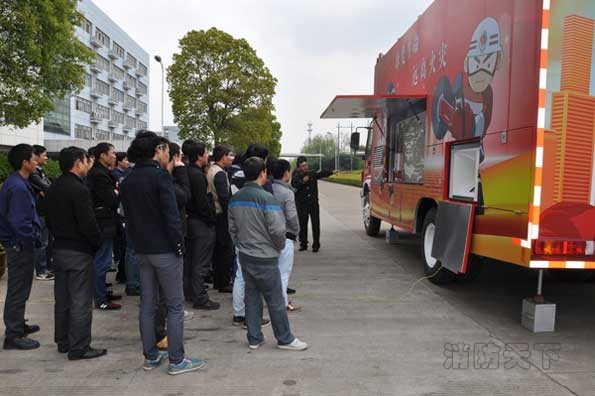 紹興上虞宣傳車“穿越”化工園區(qū)