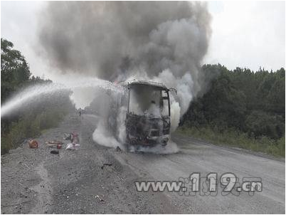 永州207國道客車突發(fā)大火