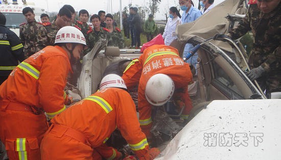 福建泉州發(fā)生貨車與小車相撞事故 致四人身亡